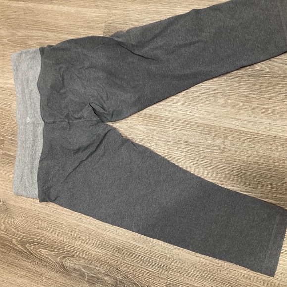 Grey lululemon capris - Picture 2 of 4